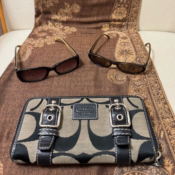 2 Coach Sunglasses Pair & Wallet Accessory Bundle - Picture 2 of 7